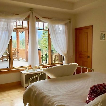 The Lodge At Trout Creek Bed And Breakfast Bagian luar foto