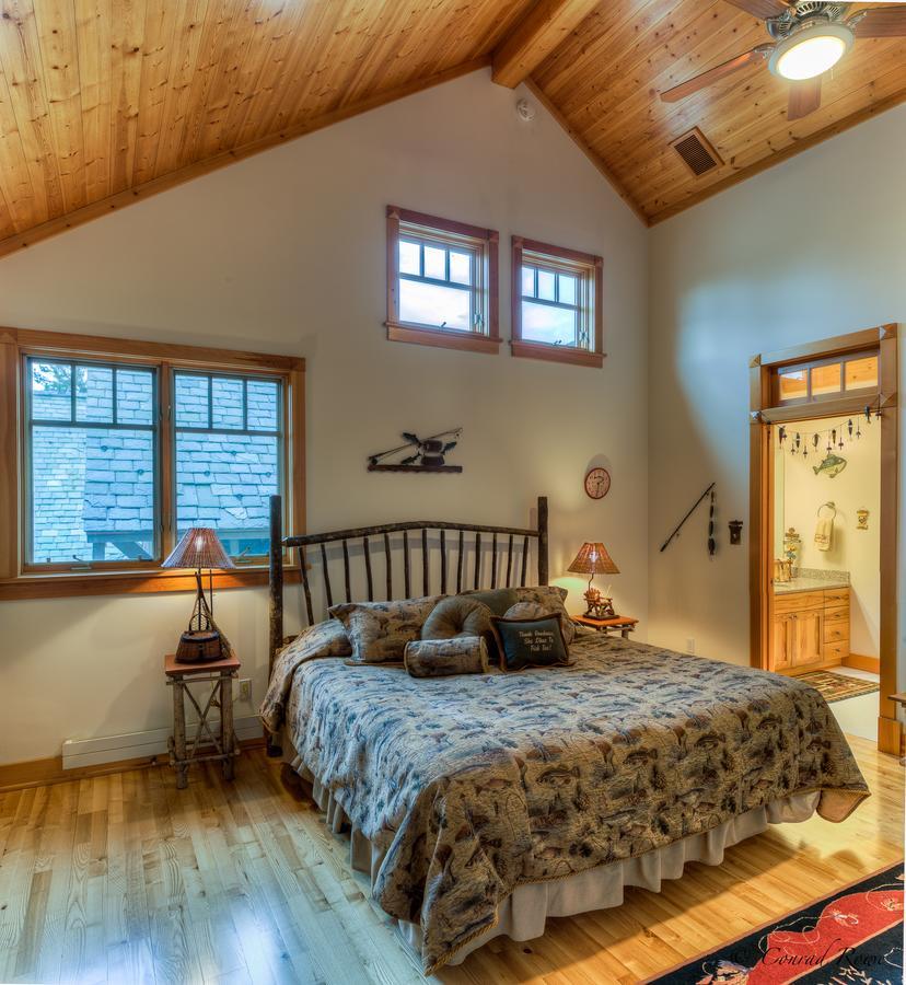 The Lodge At Trout Creek Bed And Breakfast Bagian luar foto