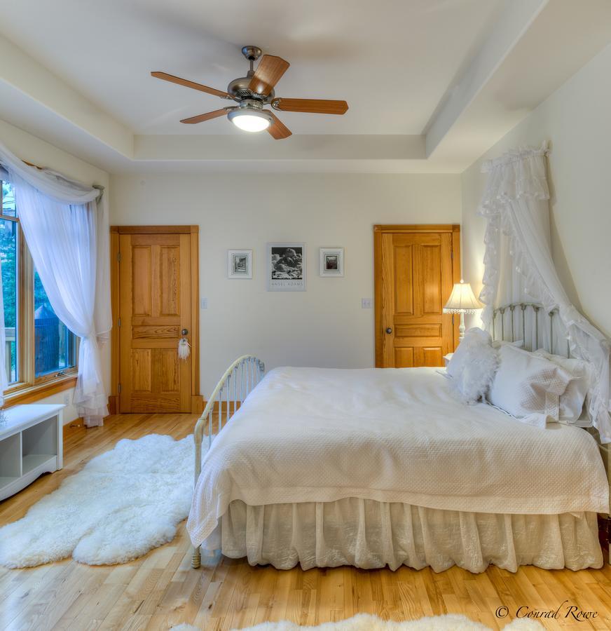 The Lodge At Trout Creek Bed And Breakfast Bagian luar foto