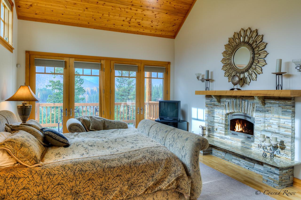 The Lodge At Trout Creek Bed And Breakfast Bagian luar foto