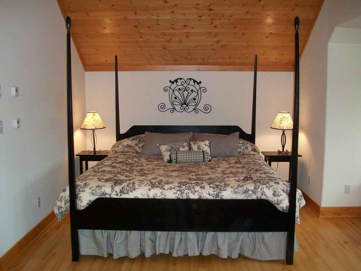The Lodge At Trout Creek Bed And Breakfast Bagian luar foto