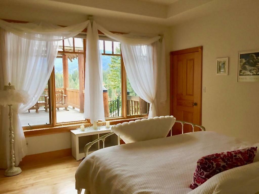 The Lodge At Trout Creek Bed And Breakfast Bagian luar foto